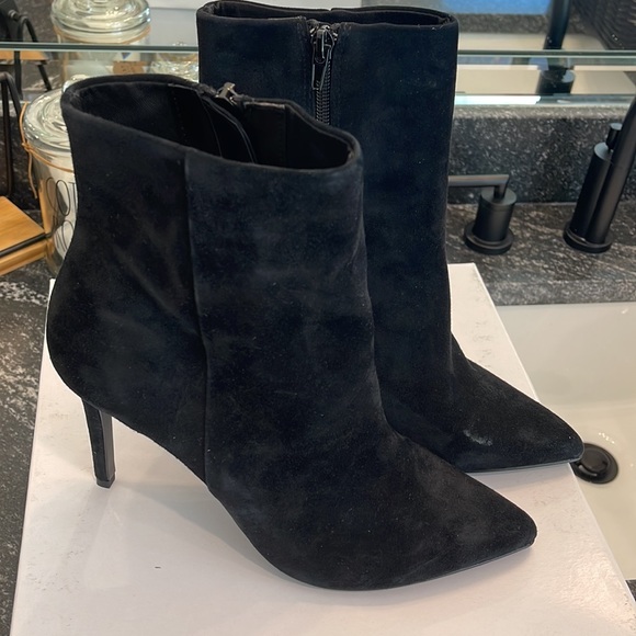 Steve Madden Clovers Black Suede - Picture 2 of 10